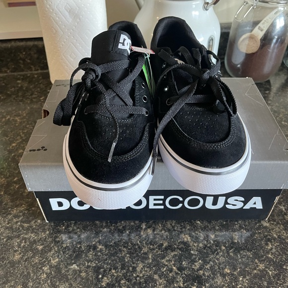 BNWT DC Shoes - Picture 3 of 4